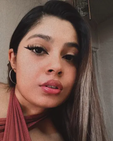 Velvet, מארחת מאומתת